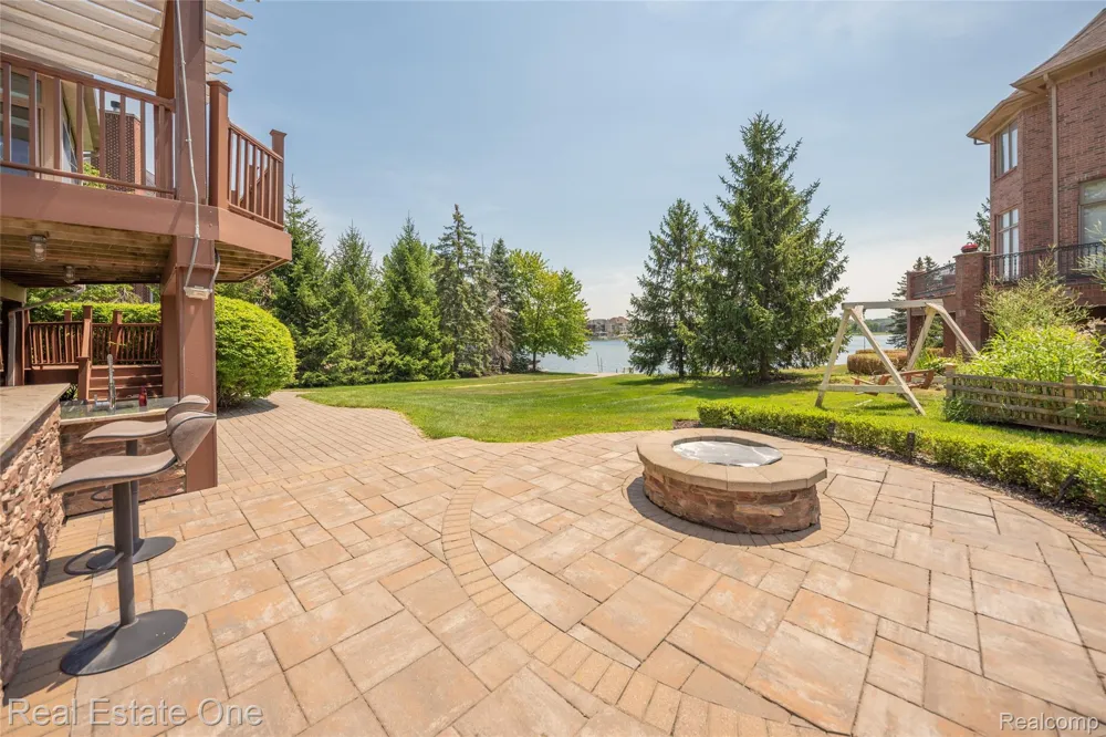 18218 Clairmont Circle E Northville Township, MI 48168
