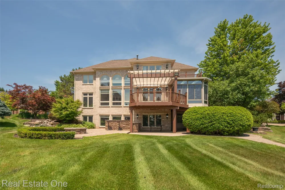 18218 Clairmont Circle E Northville Township, MI 48168