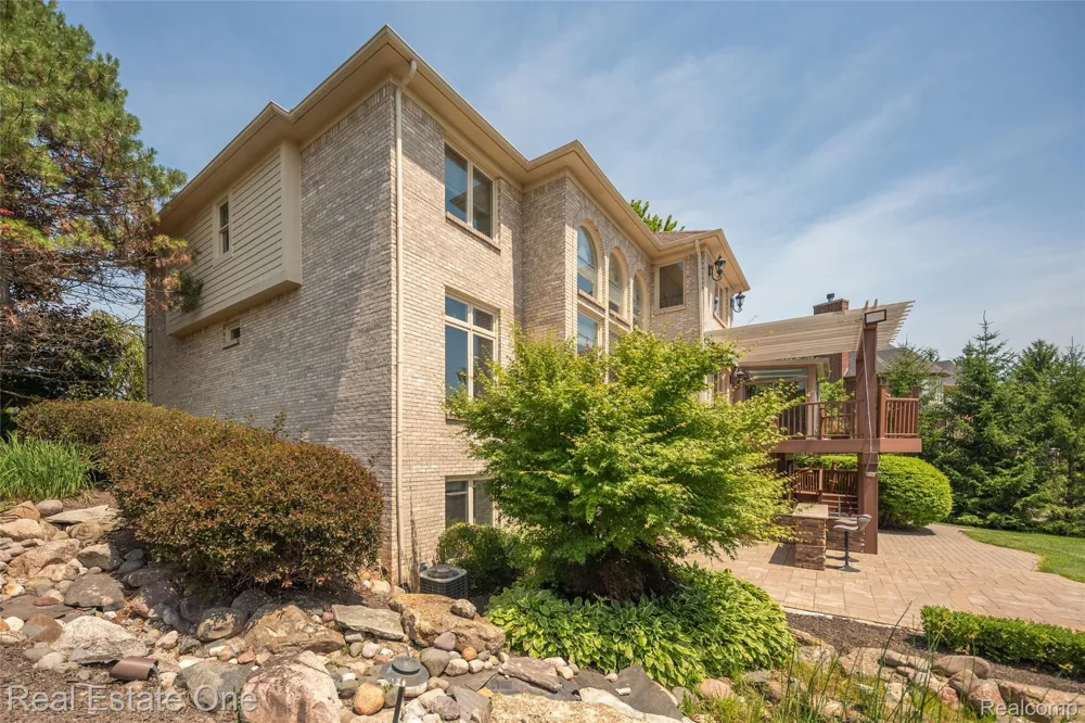 18218 Clairmont Circle E Northville Township, MI 48168