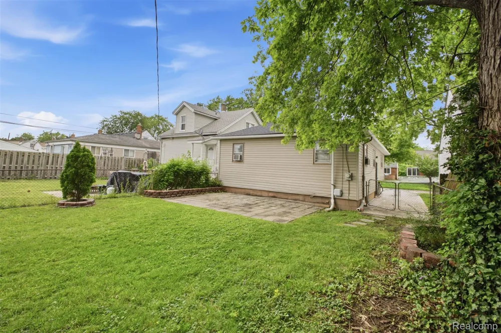439 Cleveland Avenue Lincoln Park City, MI 48146