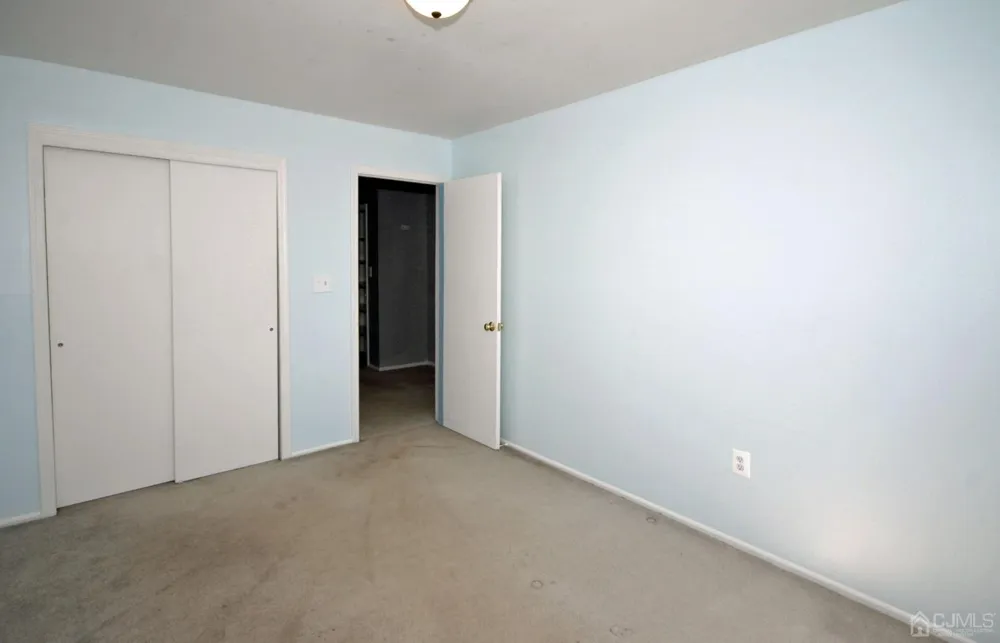 48 Astor Court Sayreville, NJ 08872