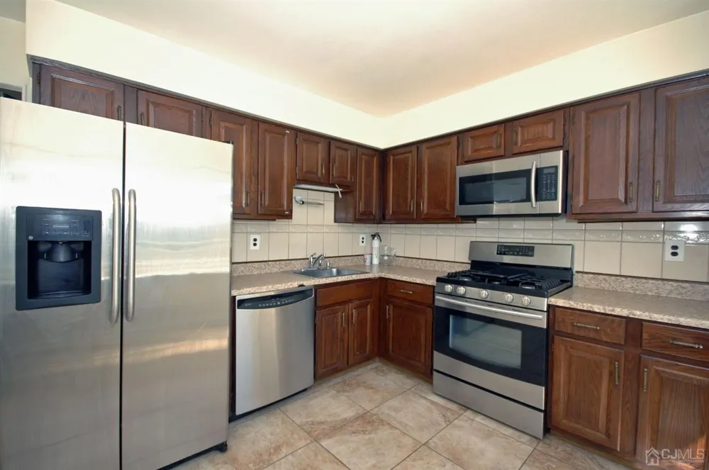 48 Astor Court Sayreville, NJ 08872