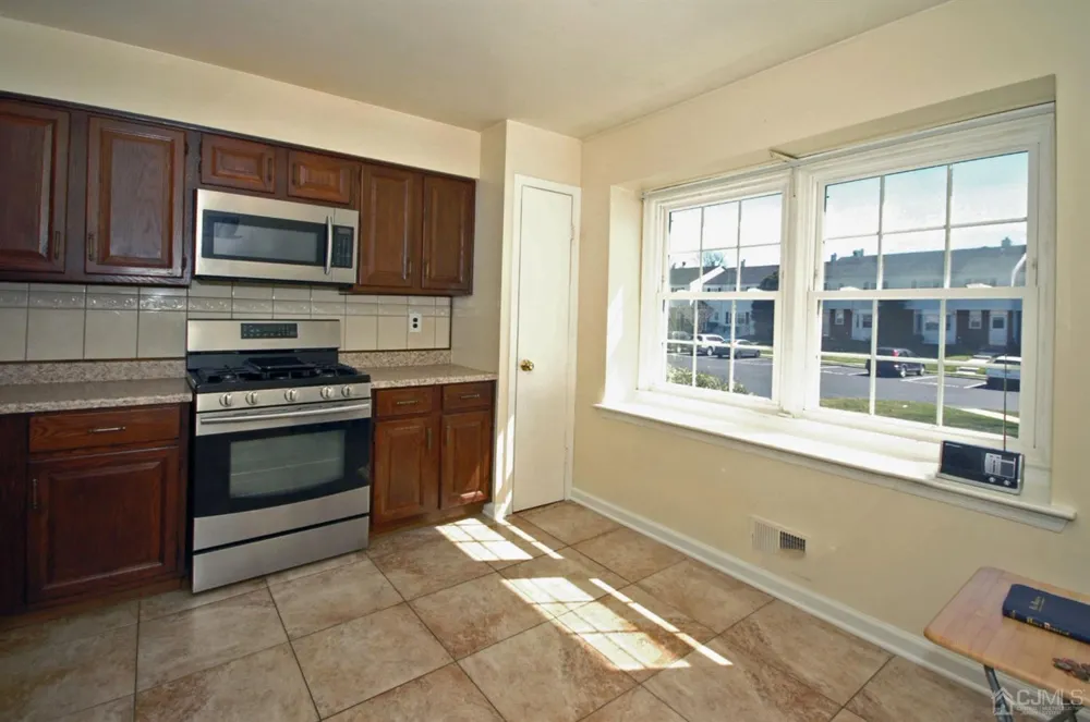 48 Astor Court Sayreville, NJ 08872