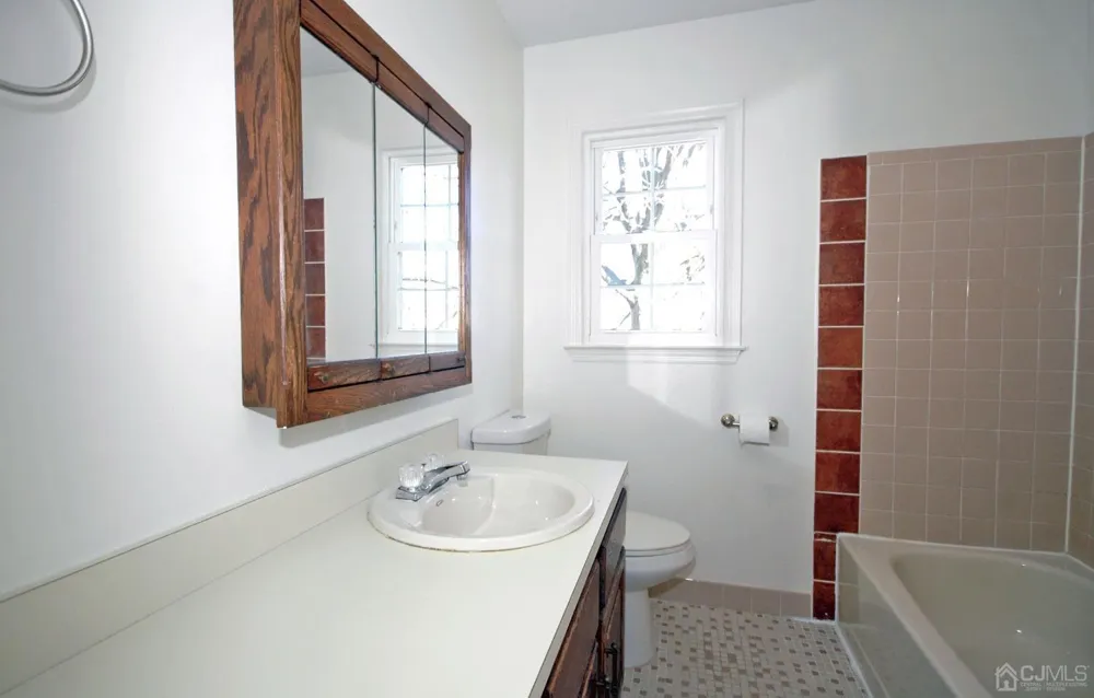 48 Astor Court Sayreville, NJ 08872