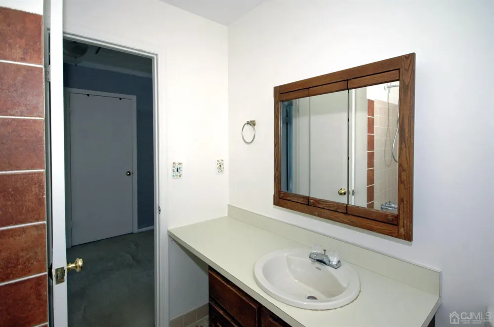 48 Astor Court Sayreville, NJ 08872