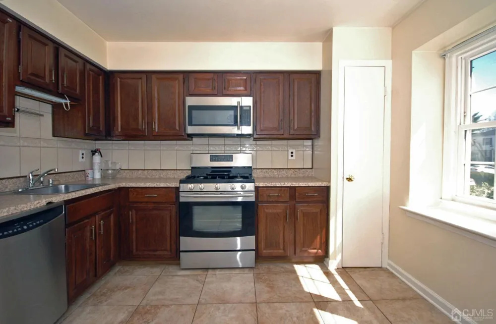 48 Astor Court Sayreville, NJ 08872