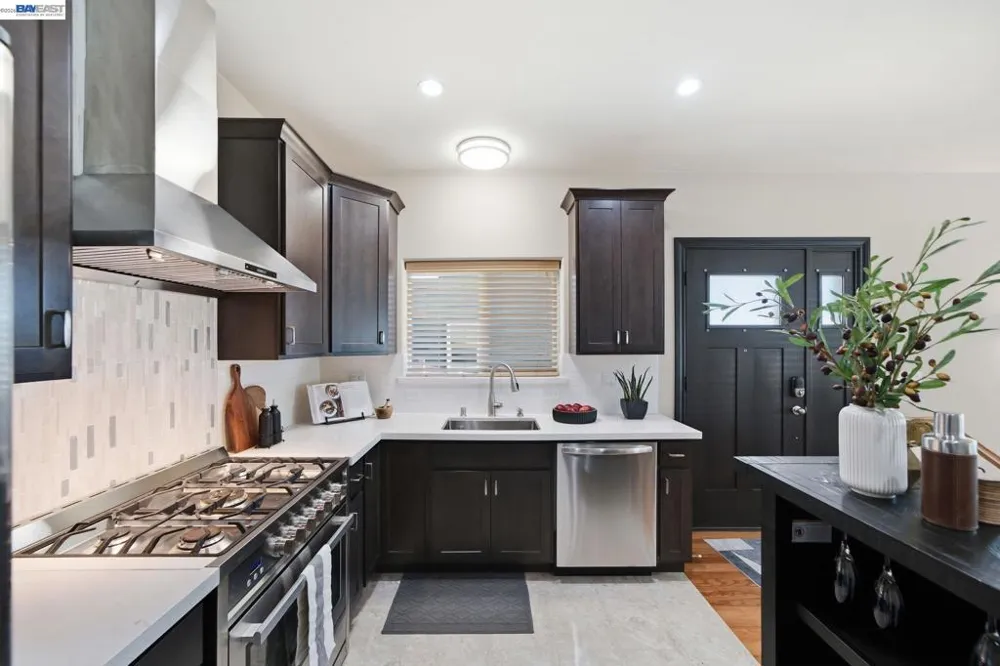 17208 President Dr Castro Valley, CA 94546
