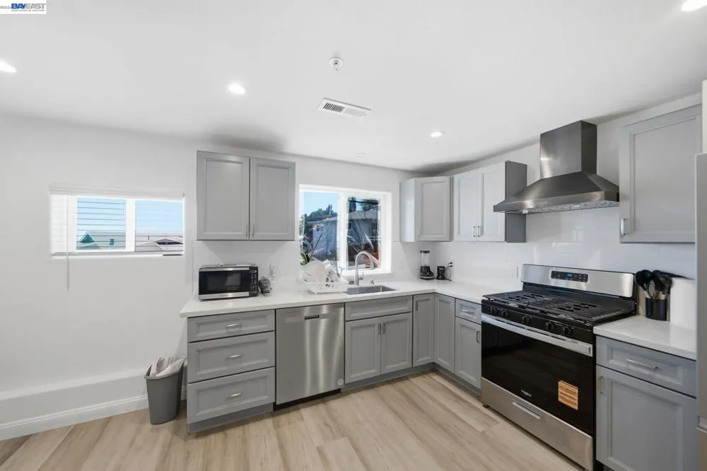 17208 President Dr Castro Valley, CA 94546