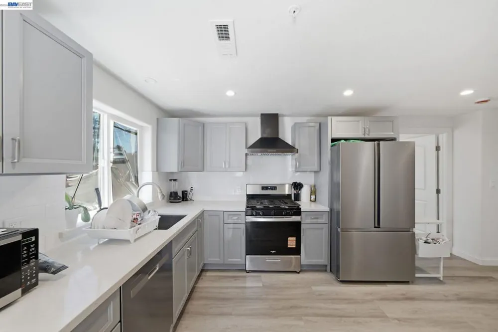 17208 President Dr Castro Valley, CA 94546