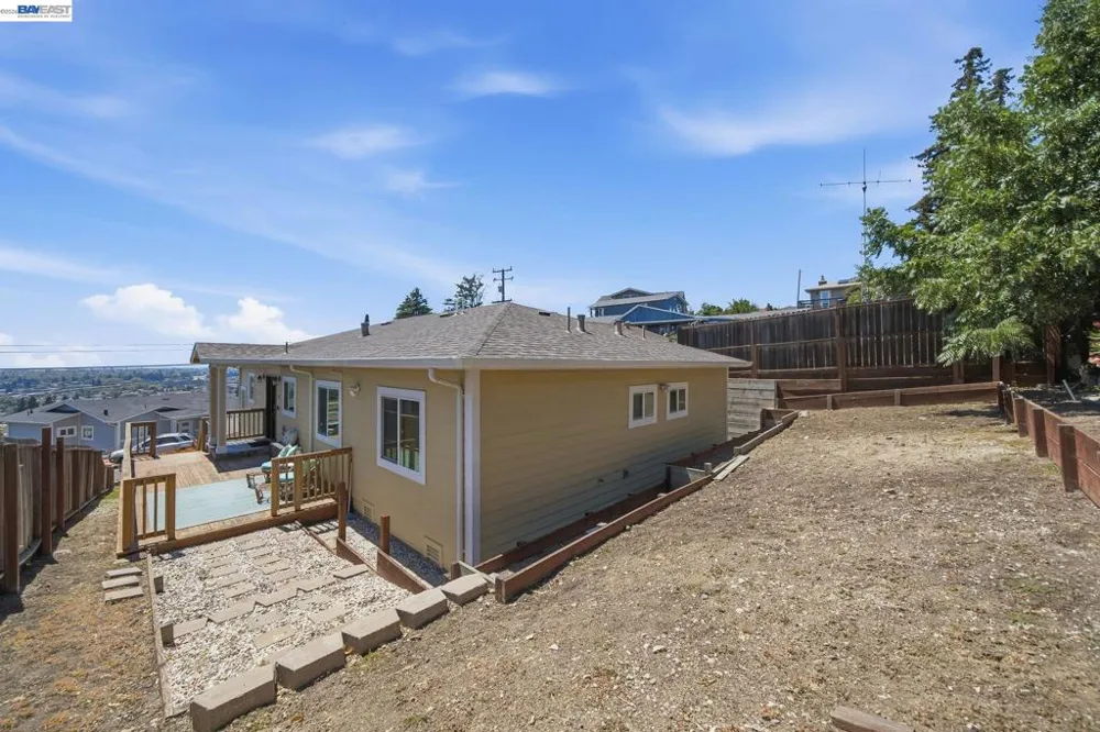 17208 President Dr Castro Valley, CA 94546
