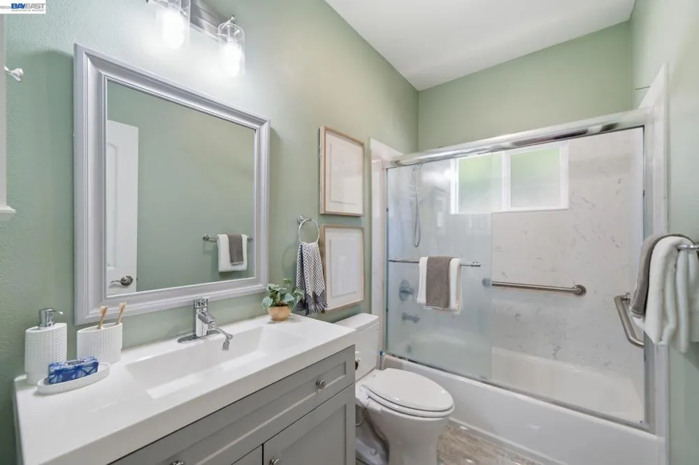 17208 President Dr Castro Valley, CA 94546