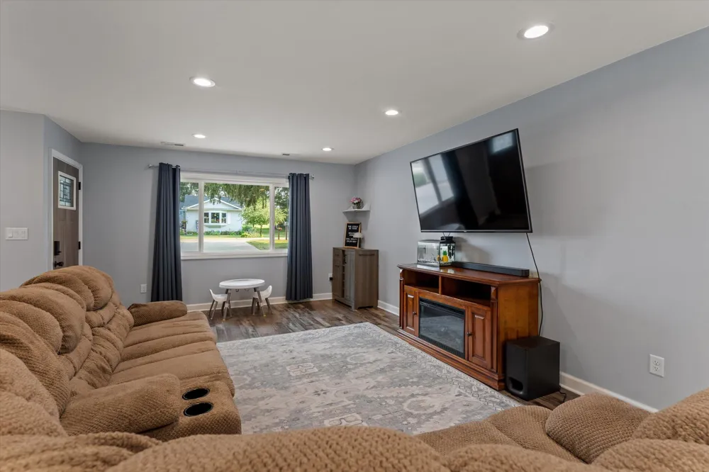 21684 Channel Parkway Edwardsburg, MI 49112