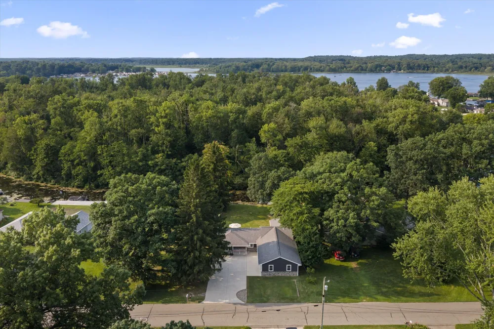 21684 Channel Parkway Edwardsburg, MI 49112