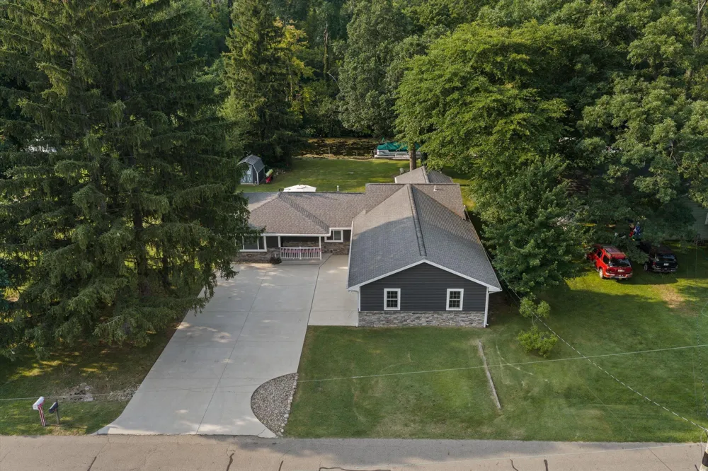 21684 Channel Parkway Edwardsburg, MI 49112