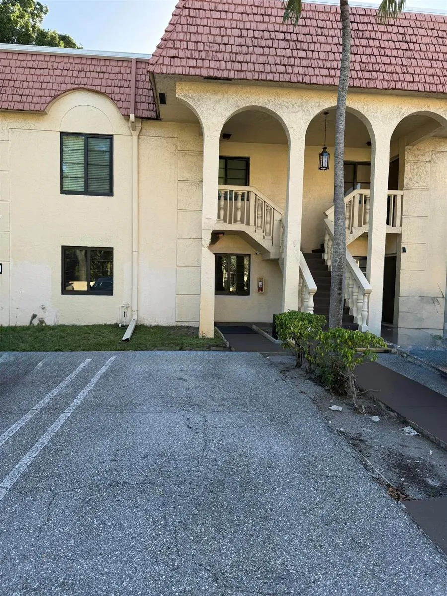 140 S CYPRESS ROAD #111 Pompano Beach, FL 33060