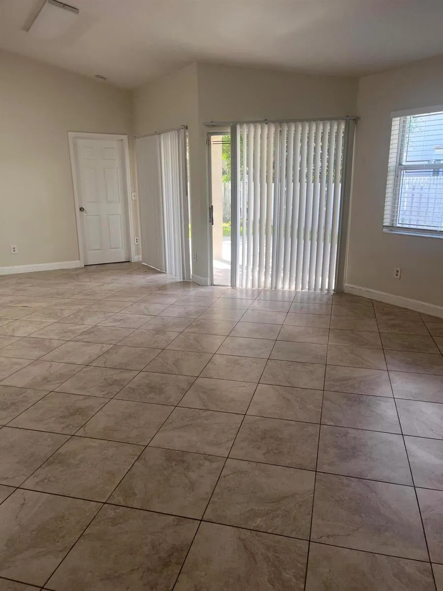 845 NW 98th Avenue Plantation, FL 33324