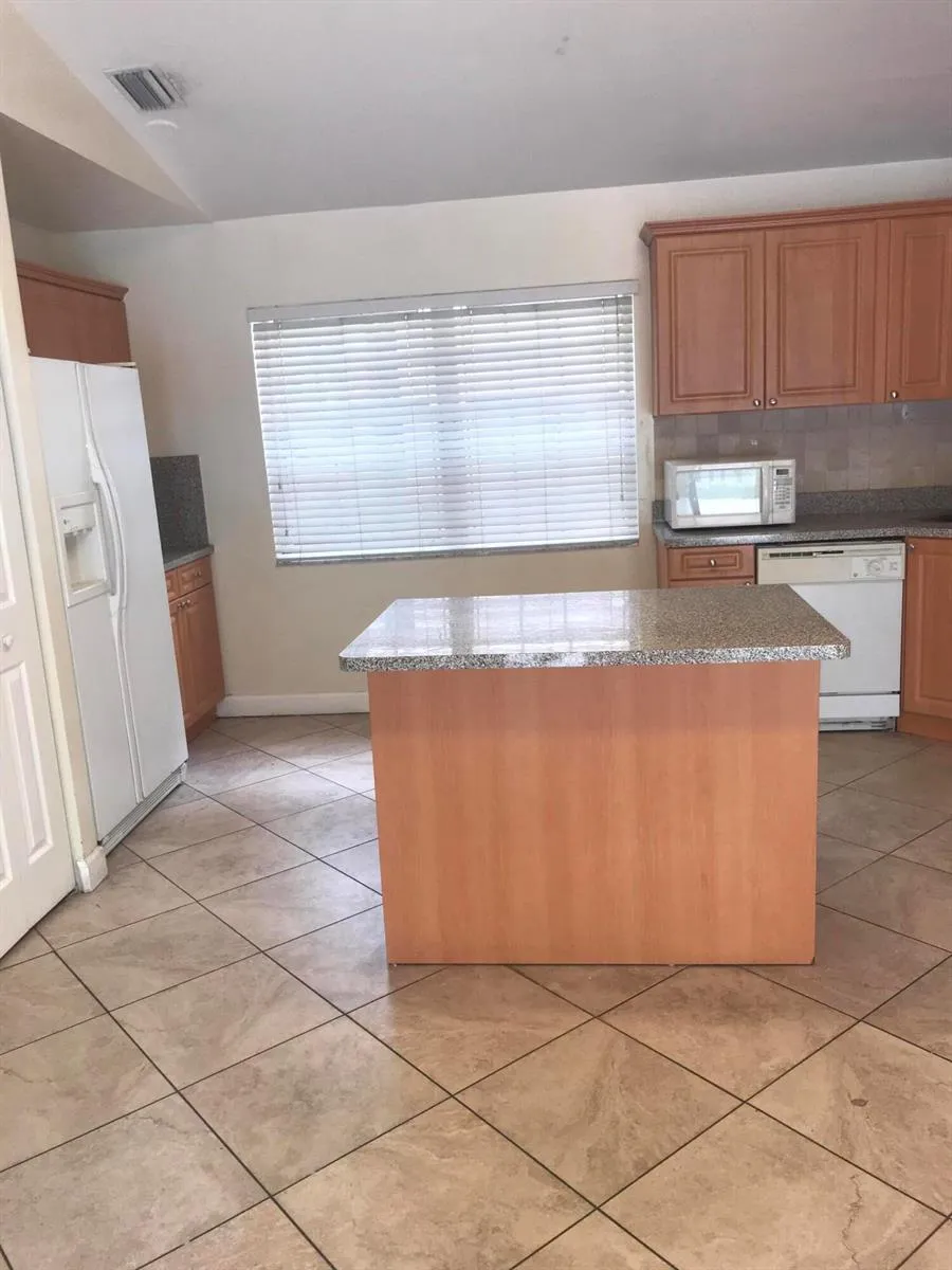 845 NW 98th Avenue Plantation, FL 33324