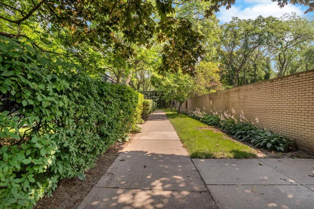1333 Nicolet Place Detroit City, MI 48207