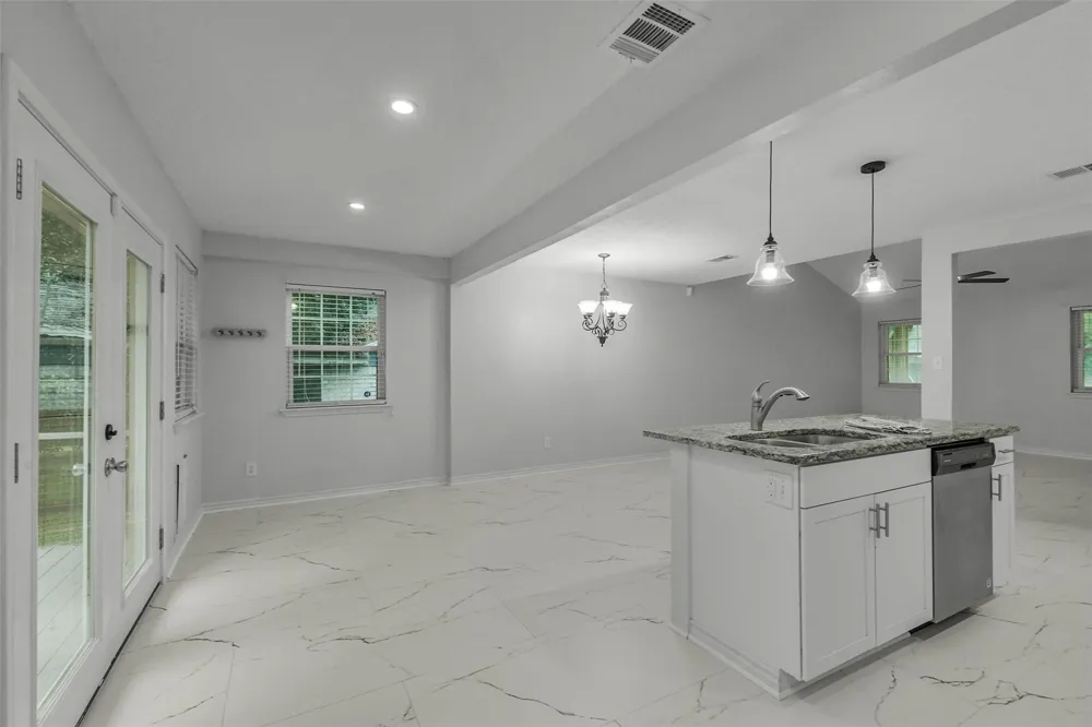 1215 Tejas Boulevard Conroe, TX 77316