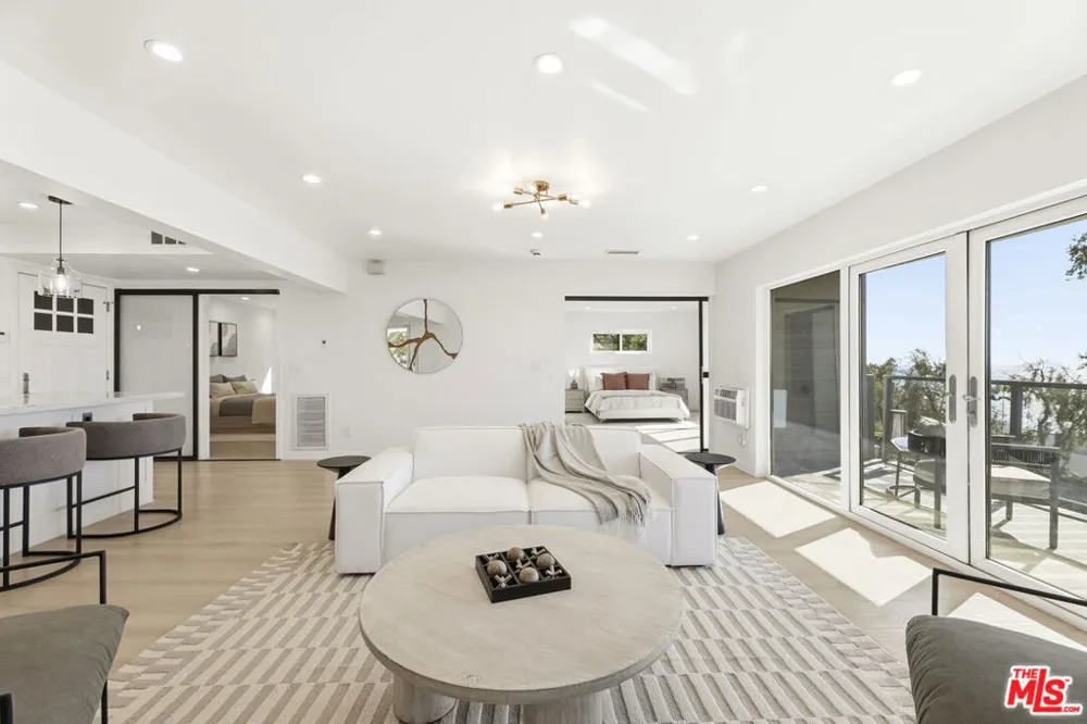 2442 S Coast Highway #3 Laguna Beach, CA 92651
