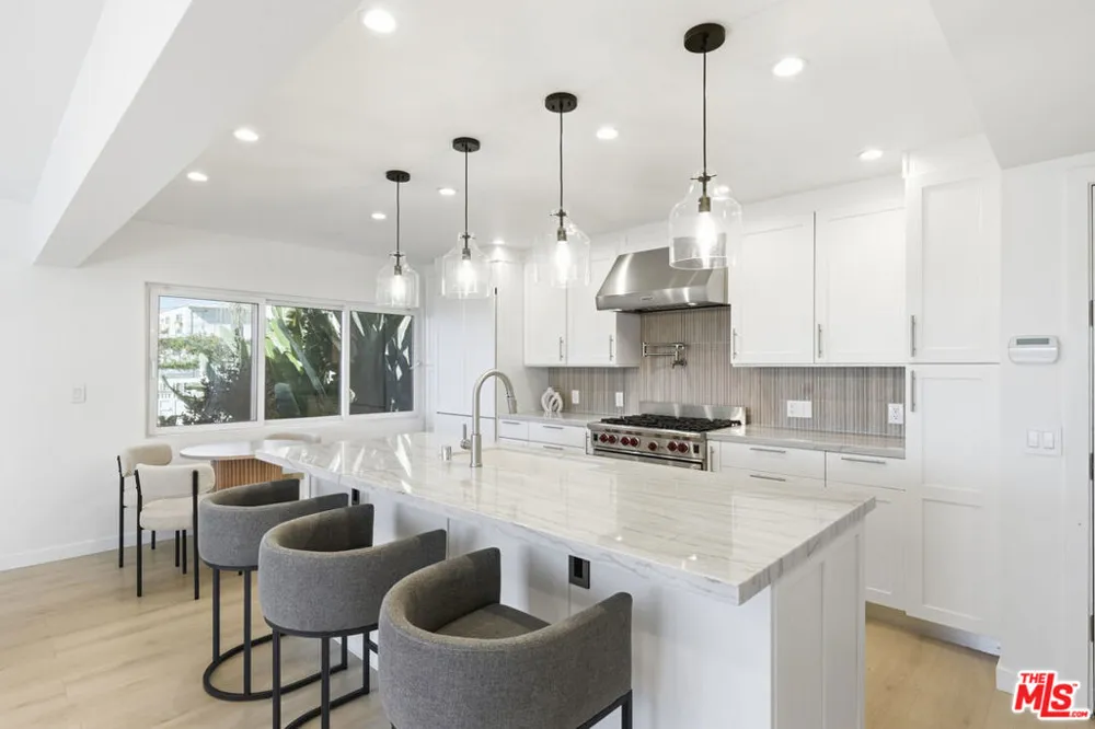 2442 S Coast Highway #3 Laguna Beach, CA 92651