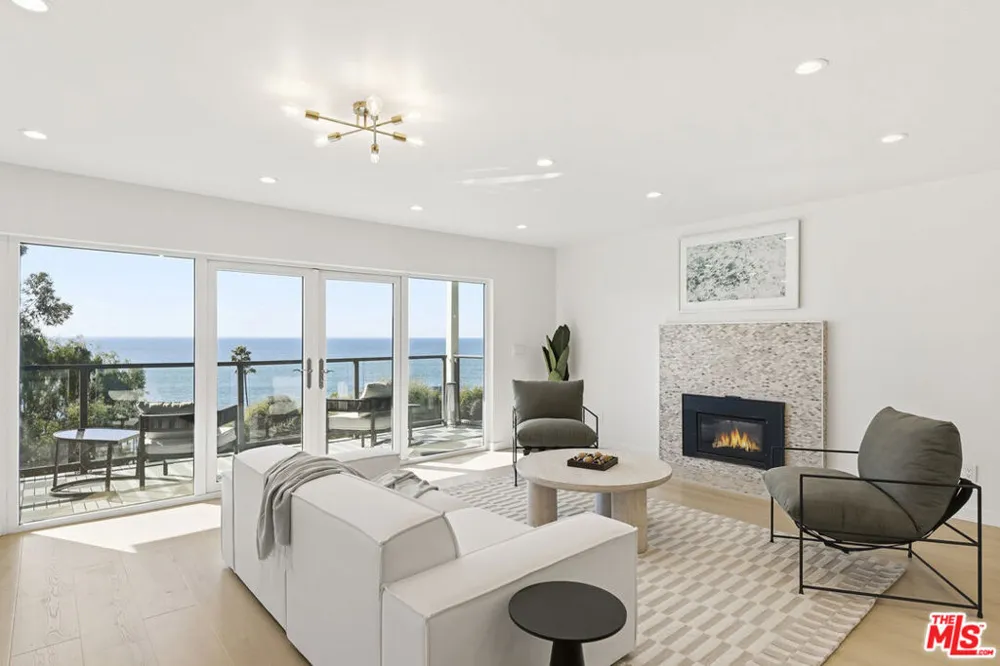 2442 S Coast Highway #3 Laguna Beach, CA 92651