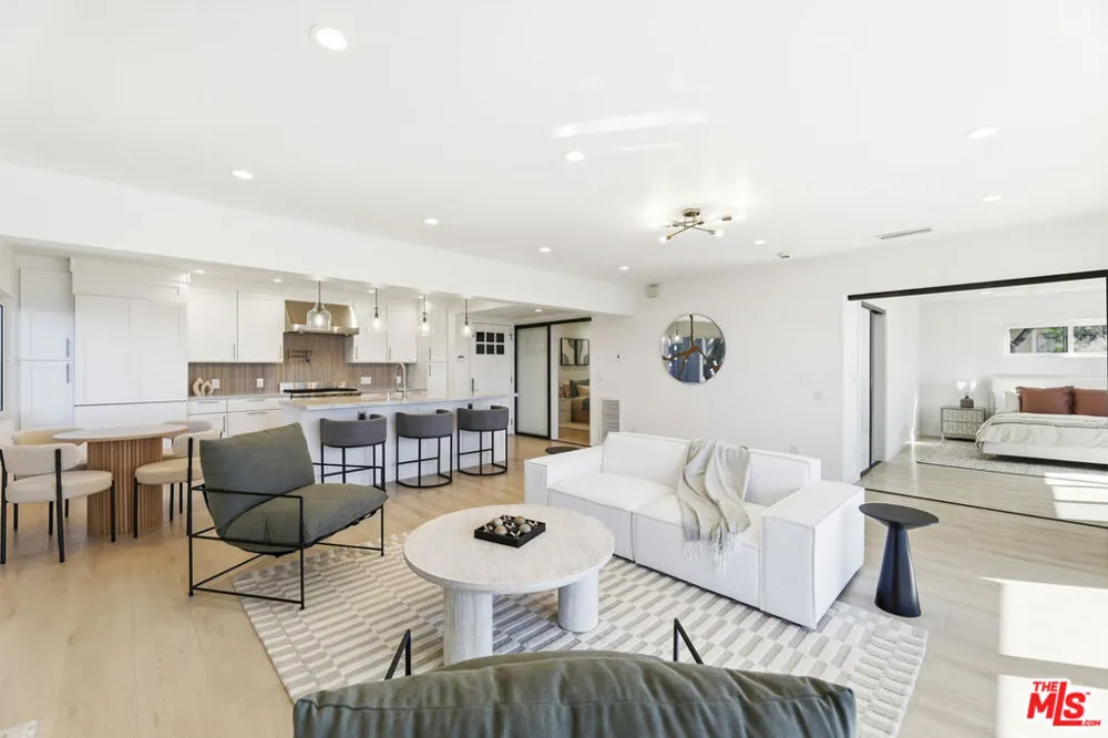 2442 S Coast Highway #3 Laguna Beach, CA 92651