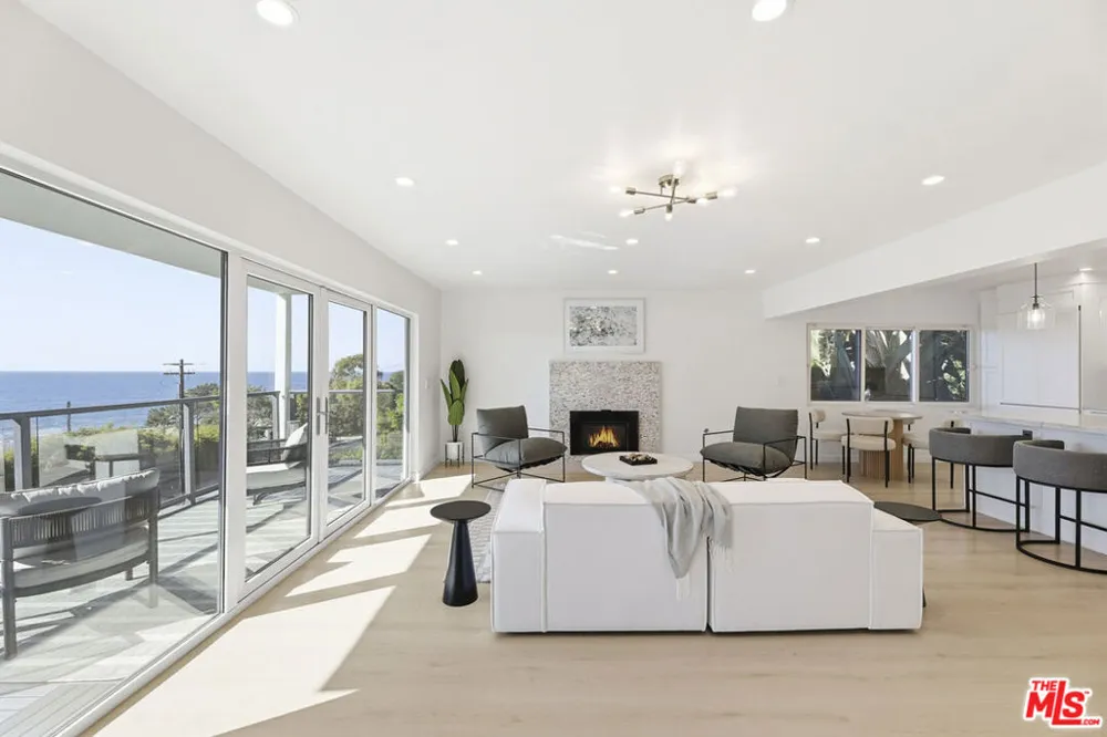 2442 S Coast Highway #3 Laguna Beach, CA 92651