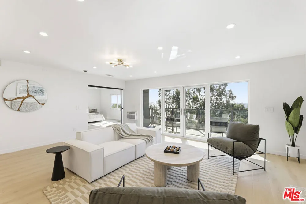 2442 S Coast Highway #3 Laguna Beach, CA 92651