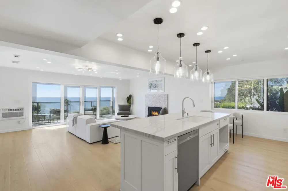 2442 S Coast Highway #3 Laguna Beach, CA 92651