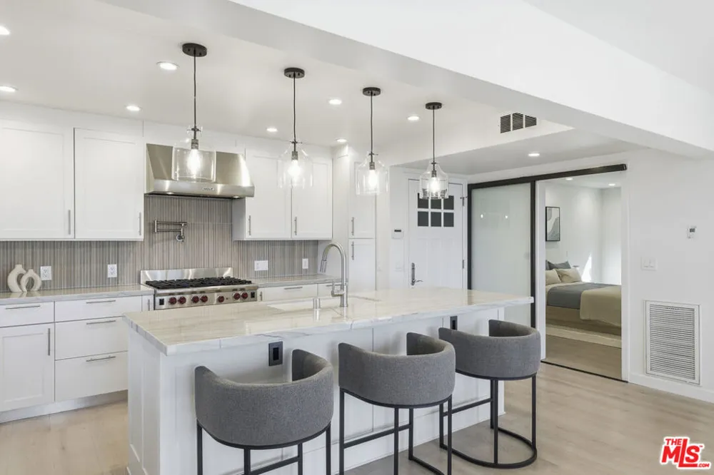 2442 S Coast Highway #3 Laguna Beach, CA 92651