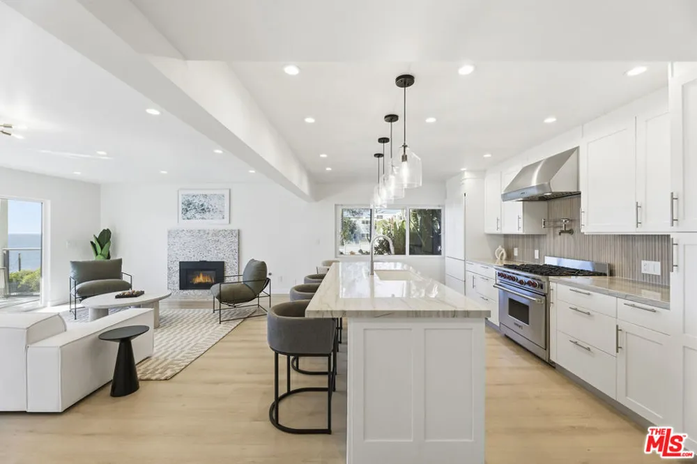 2442 S Coast Highway #3 Laguna Beach, CA 92651