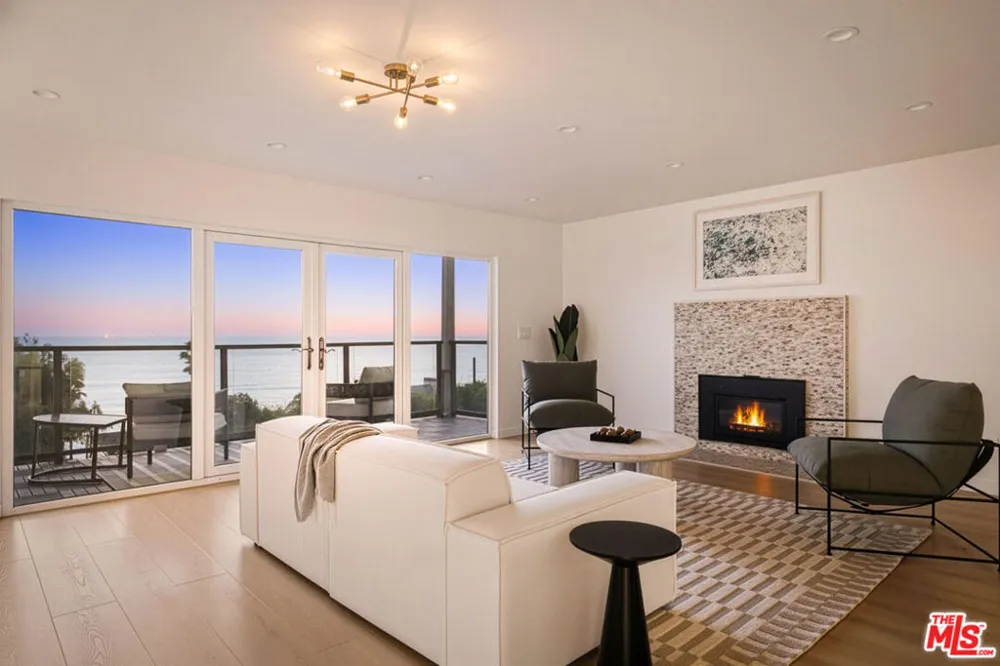 2442 S Coast Highway #3 Laguna Beach, CA 92651