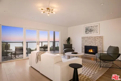 2442 S Coast Highway #3