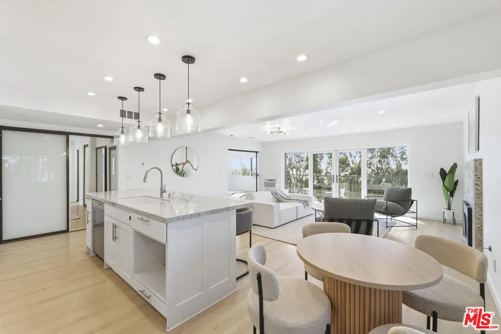 2442 S Coast Highway #3 Laguna Beach, CA 92651