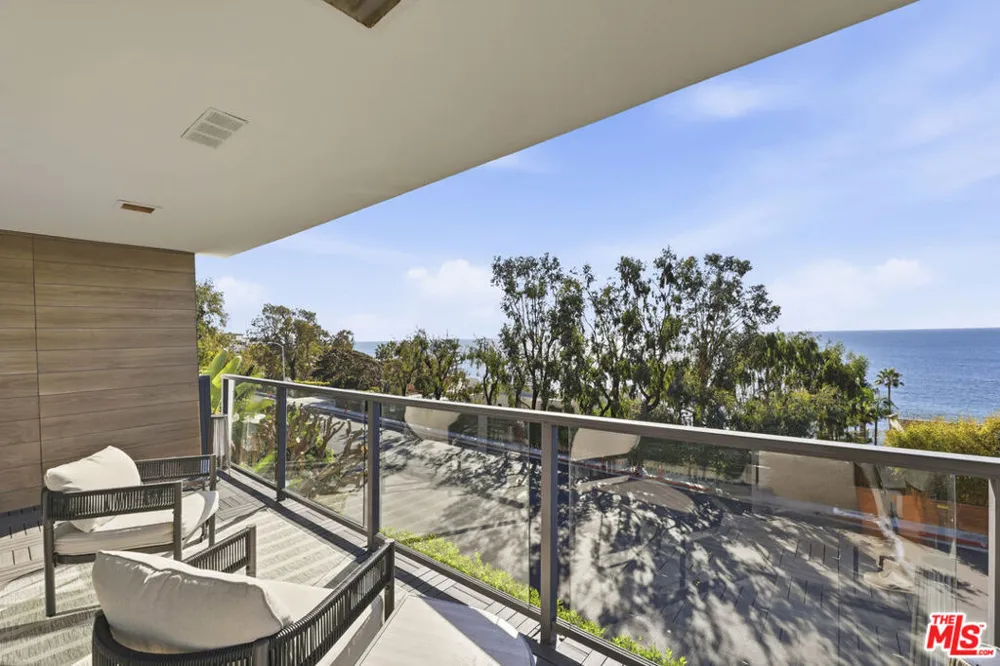 2442 S Coast Highway #3 Laguna Beach, CA 92651