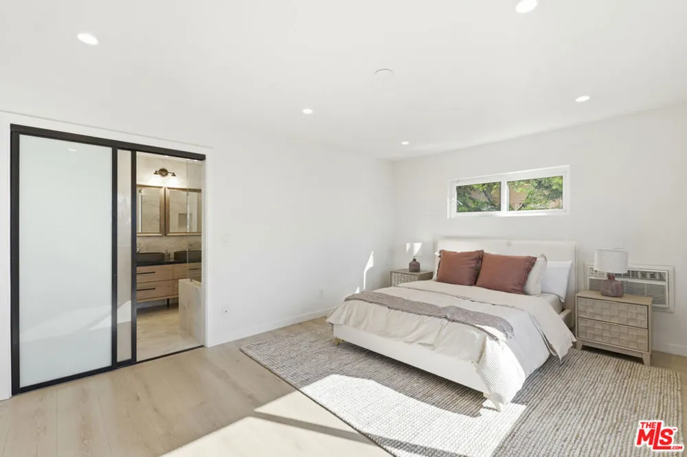 2442 S Coast Highway #3 Laguna Beach, CA 92651