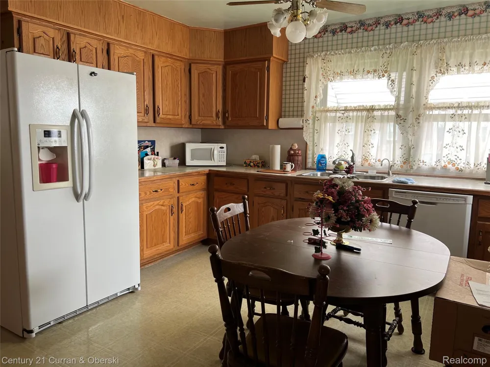 12024 Barberry Street Southgate City, MI 48195