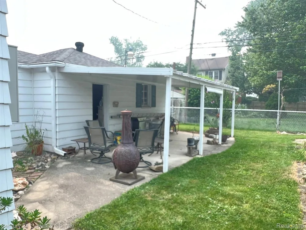 12024 Barberry Street Southgate City, MI 48195