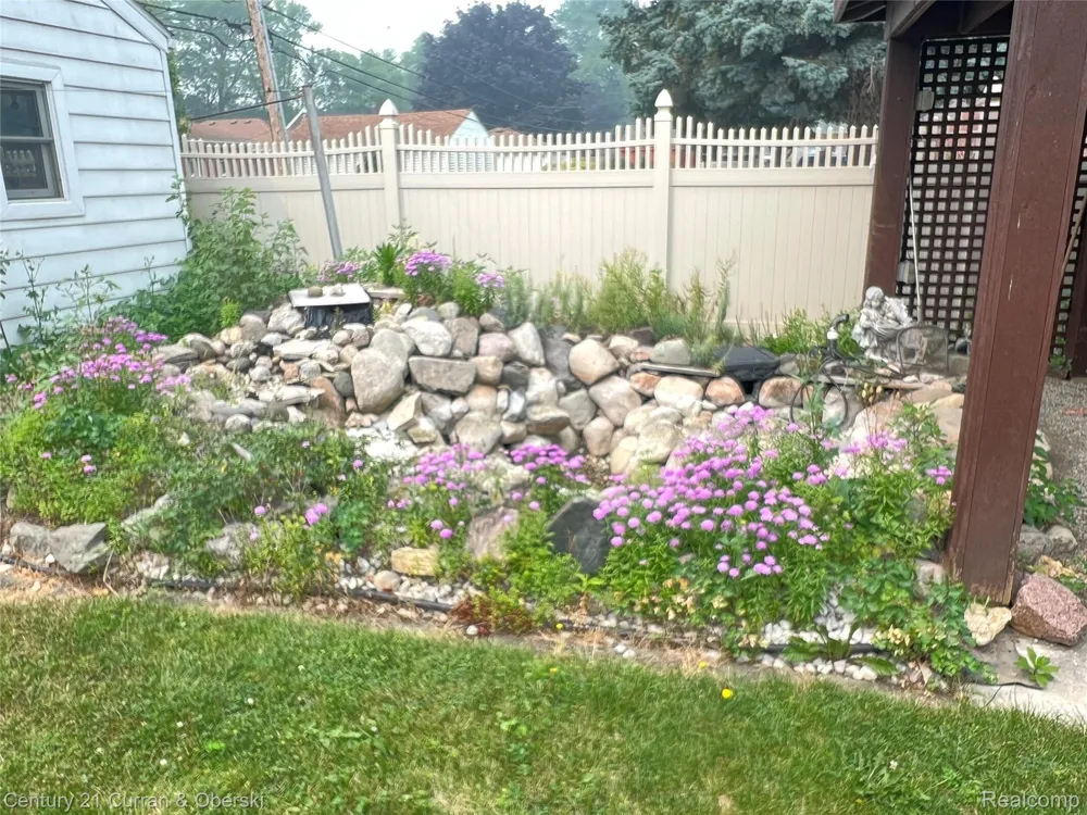 12024 Barberry Street Southgate City, MI 48195