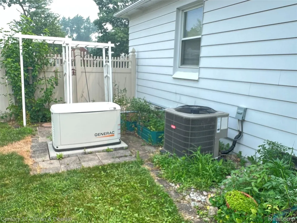 12024 Barberry Street Southgate City, MI 48195