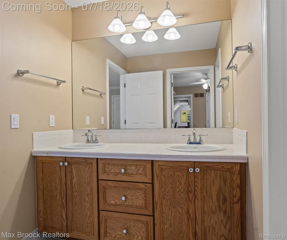54878 Grenelefe Circle E Lyon Charter Township, MI 48178