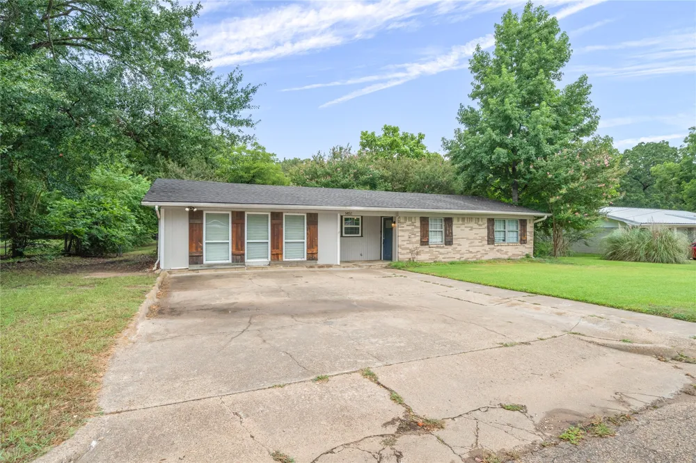 1451 Forrest Drive Canton, TX 75103