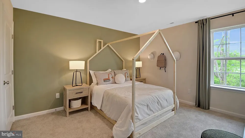 137 PEAR RIDGE DRIVE Harrisburg, PA 17111