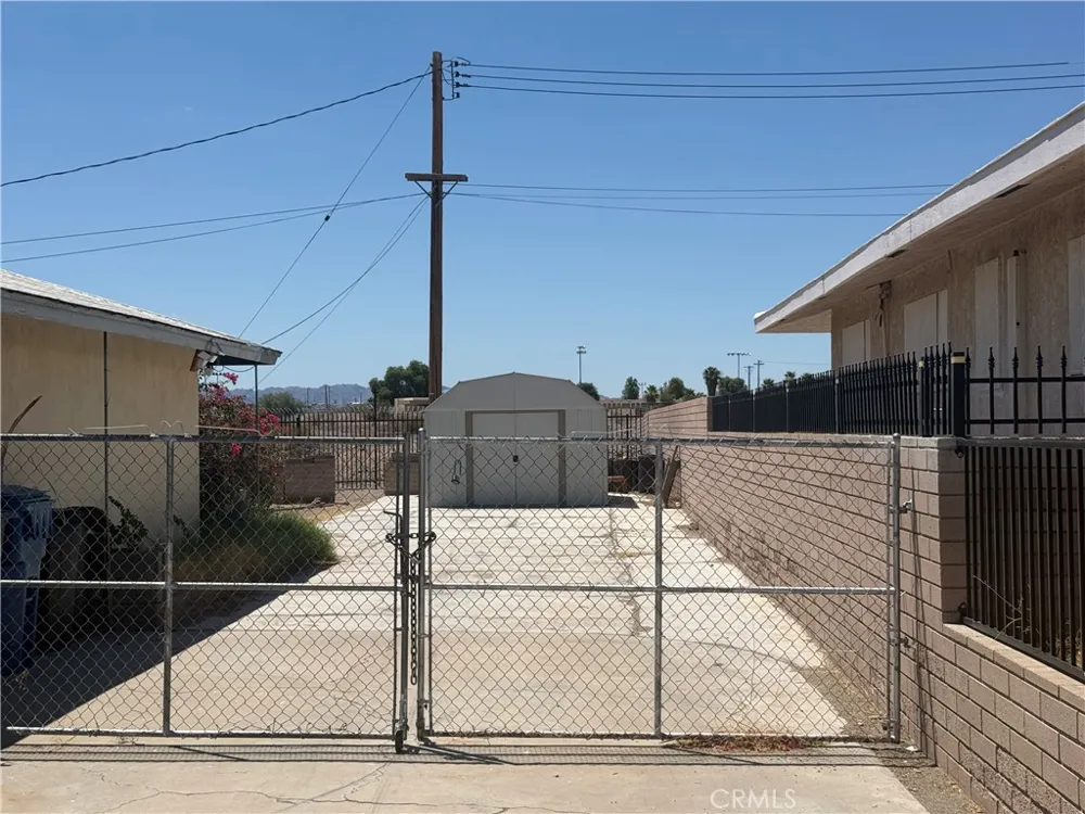 1611 Collins Needles, CA 92363