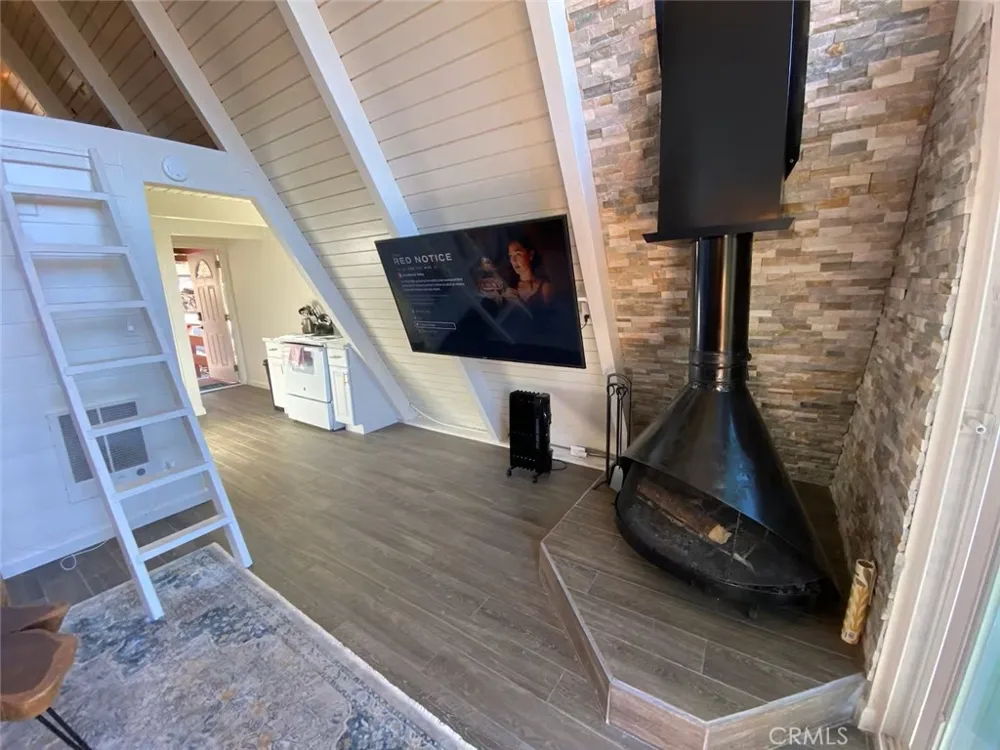 33012 Donner Running Springs, CA 92308