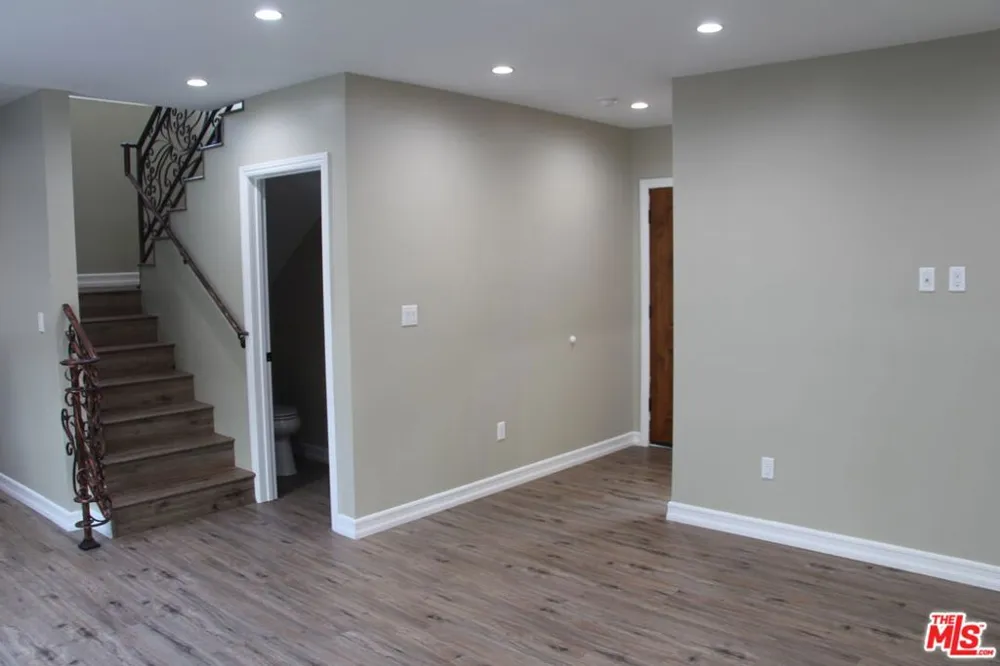 15431 HUSTON STREET Sherman Oaks, CA 91403