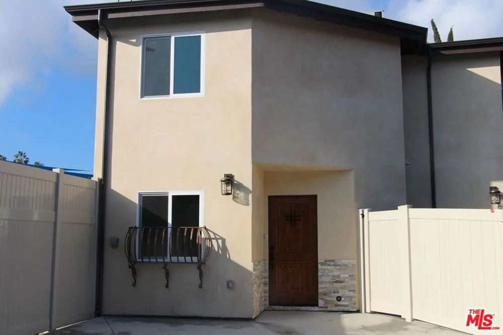 15431 HUSTON STREET Sherman Oaks, CA 91403