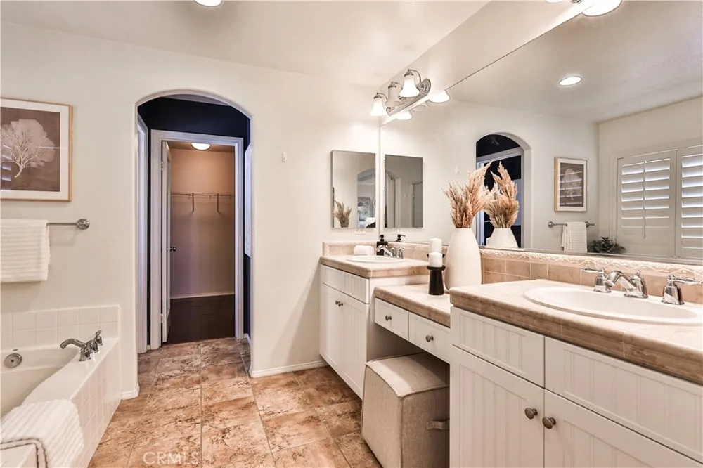 28814 S Lake Dr Temecula, CA 92591