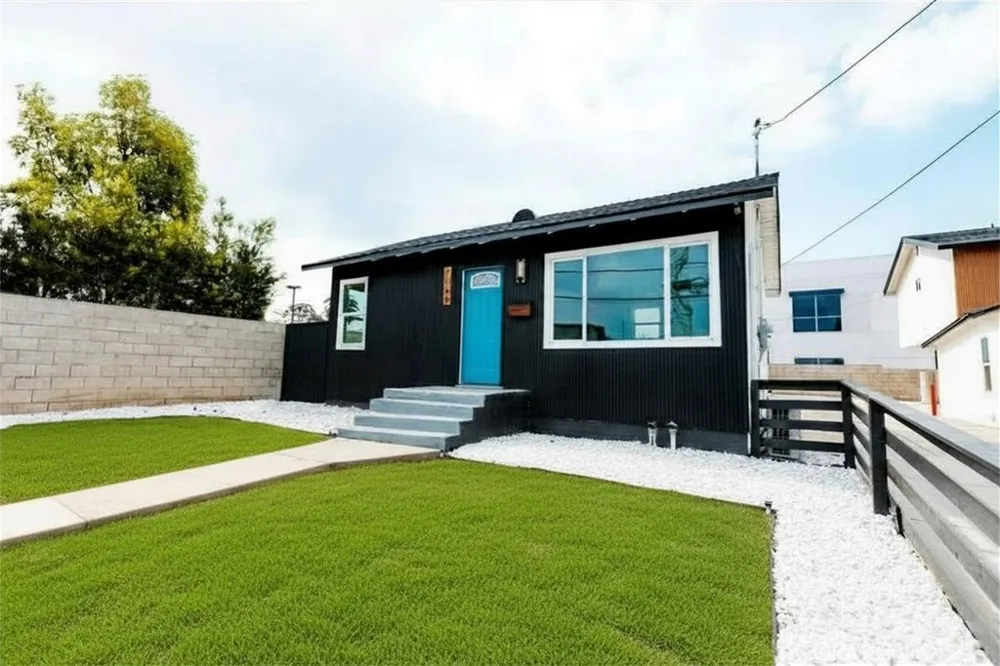 784 E Walton Street #B Signal Hill, CA 90755